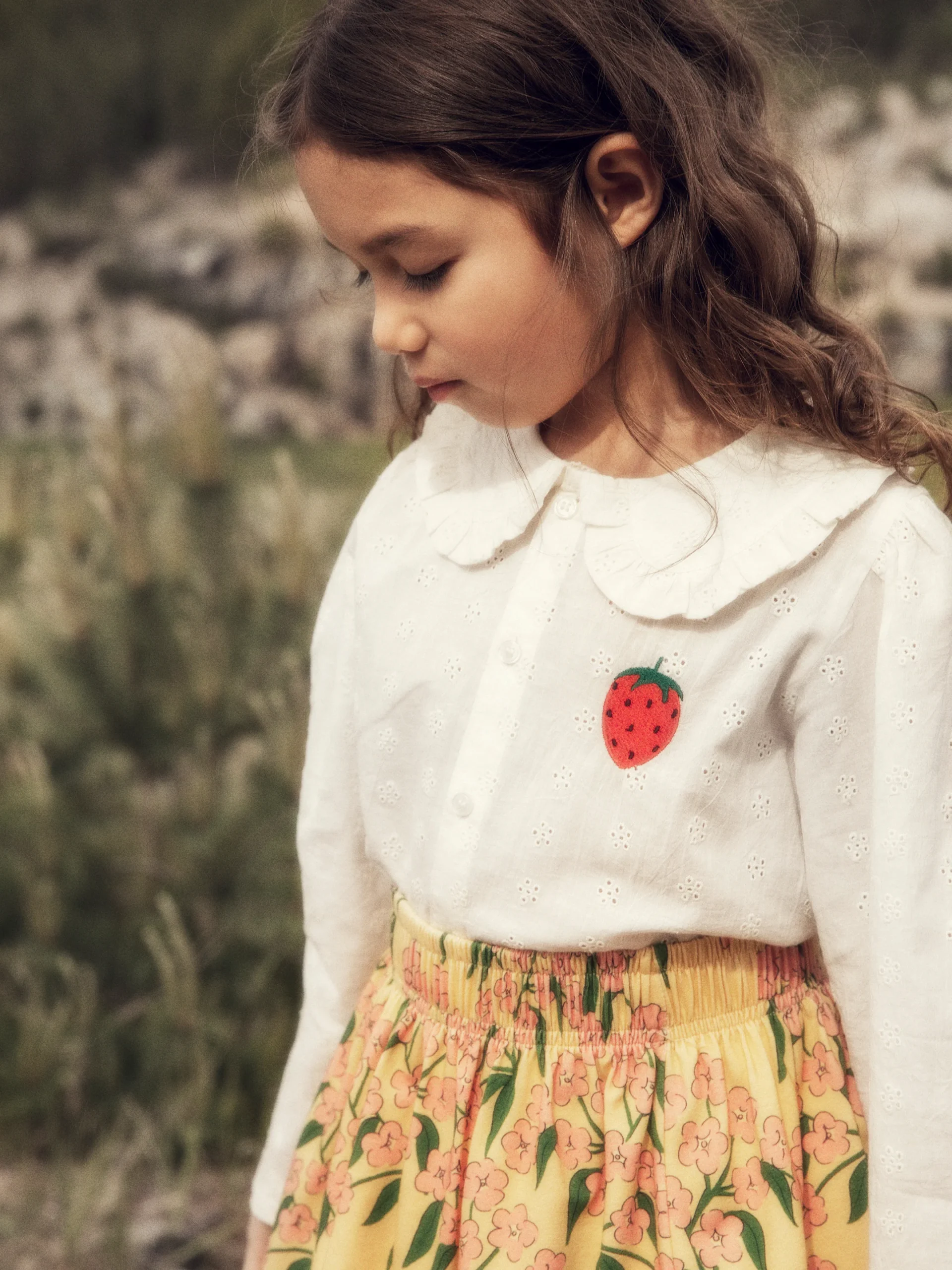 Mini Rodini Bluse mit Erdbeer-Stickerei – Bild 4